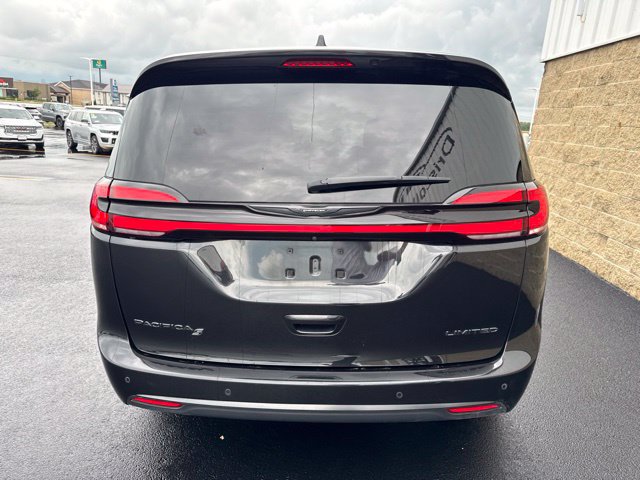 Used 2022 Chrysler Pacifica Limited w/ Uconnect Theater Family Group FWD image 8