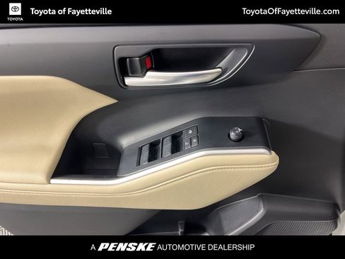 Used 2023 Toyota Highlander XLE image 29