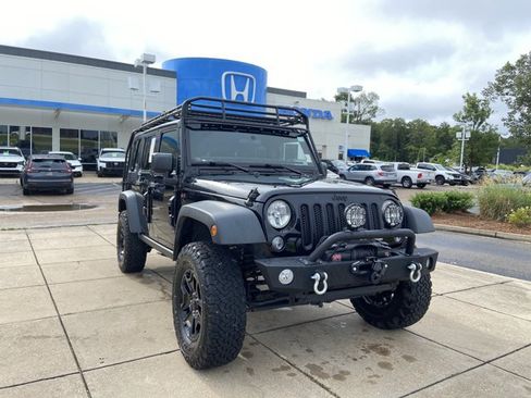 Used 2018 Jeep Wrangler Unlimited Sport AWD/4WD image 2