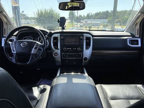 Used 2017 Nissan Titan SL RWD image 17