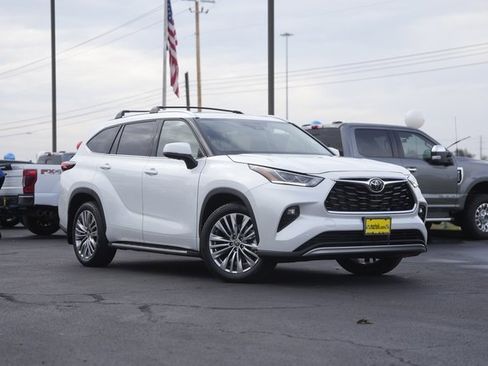 Used 2022 Toyota Highlander Platinum image 2