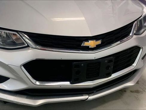 Used 2017 Chevrolet Cruze LS FWD image 31