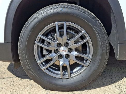 Used 2025 GMC Acadia Elevation FWD image 8