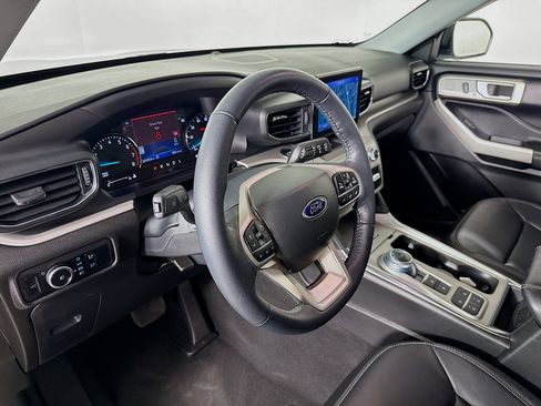 Used 2023 Ford Explorer XLT w/ Equipment Group 202A image 8