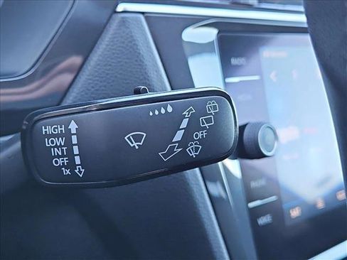 Used 2020 Volkswagen Tiguan SE w/ Panoramic Sunroof Package image 15