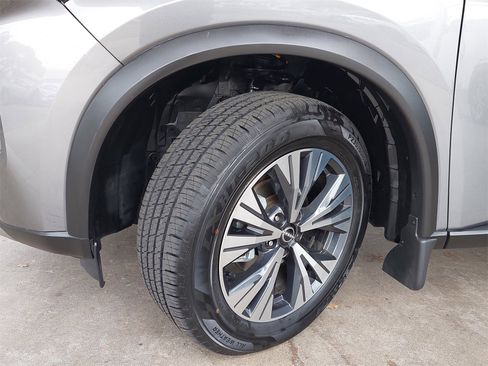 Used 2023 Nissan Rogue SV image 30