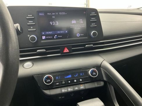 Used 2022 Hyundai Elantra SEL image 9