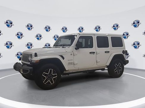 Certified 2024 Jeep Wrangler Sahara image 9