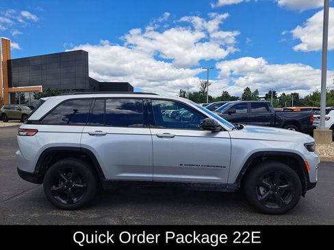 Certified 2025 Jeep Grand Cherokee Limited w/ Black Appearance Package AWD/4WD image 3