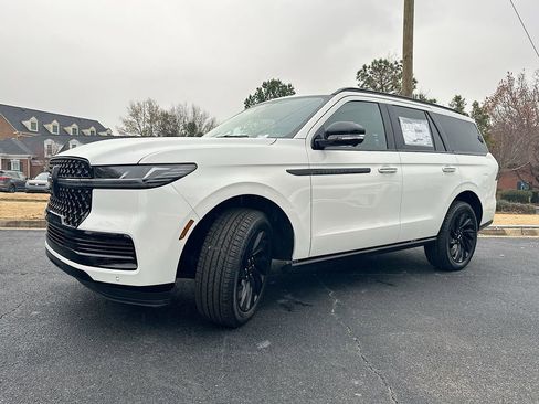 New 2025 Lincoln Navigator Reserve w/ Jet Appearance Package image 2
