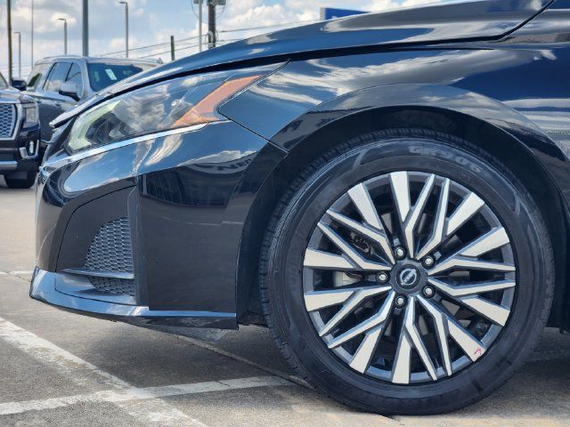 Used 2024 Nissan Altima 2.5 SV FWD image 8