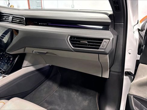 Certified 2024 Audi Q8 e-tron Premium Plus AWD/4WD image 17