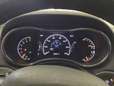 Used 2018 Jeep Grand Cherokee Altitude AWD/4WD image 2