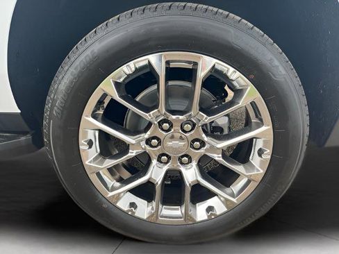 New 2026 Chevrolet Suburban LT w/ LPO, Chrome Package RWD image 13