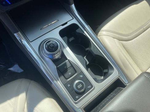 Used 2020 Ford Explorer Platinum w/ Premium Technology Package AWD/4WD image 17