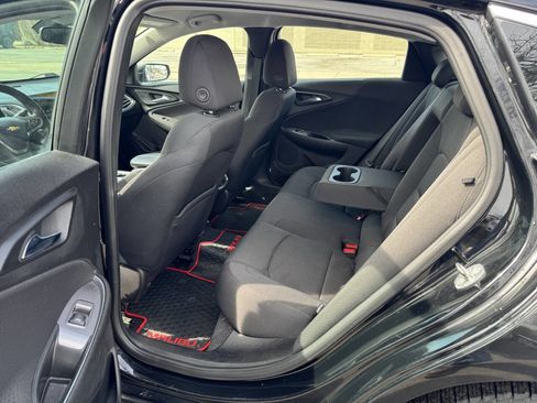 Used 2017 Chevrolet Malibu LT image 10