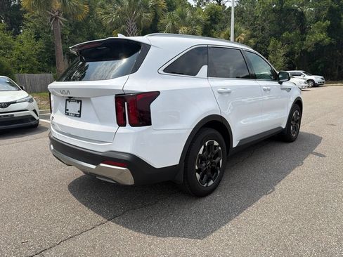Certified 2025 Kia Sorento S FWD image 4
