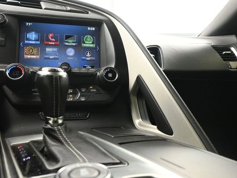 Used 2019 Chevrolet Corvette Stingray Coupe w/ 1LT RWD image 19
