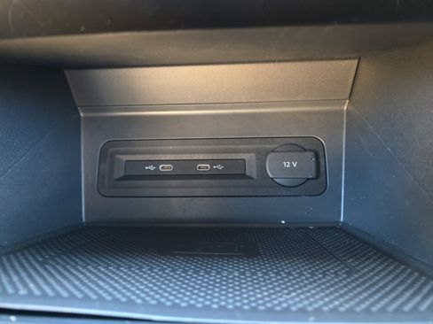 Certified 2021 Volkswagen Atlas Cross Sport SEL Premium image 18