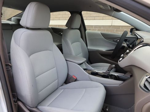 Used 2018 Chevrolet Malibu LT w/ Driver Confidence Package FWD image 27