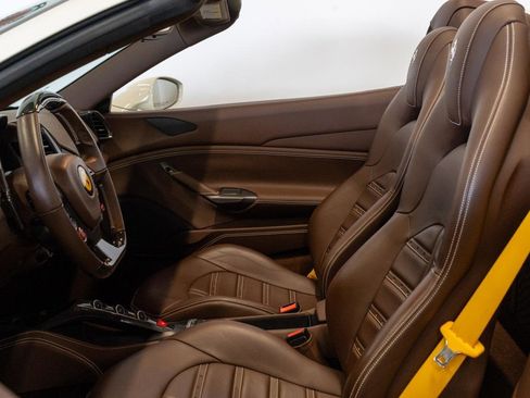 Used 2018 Ferrari 488 Spider image 4