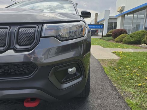 Used 2022 Jeep Compass Trailhawk AWD/4WD image 9