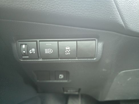 Used 2025 Toyota Corolla Cross AWD Hybrid image 23