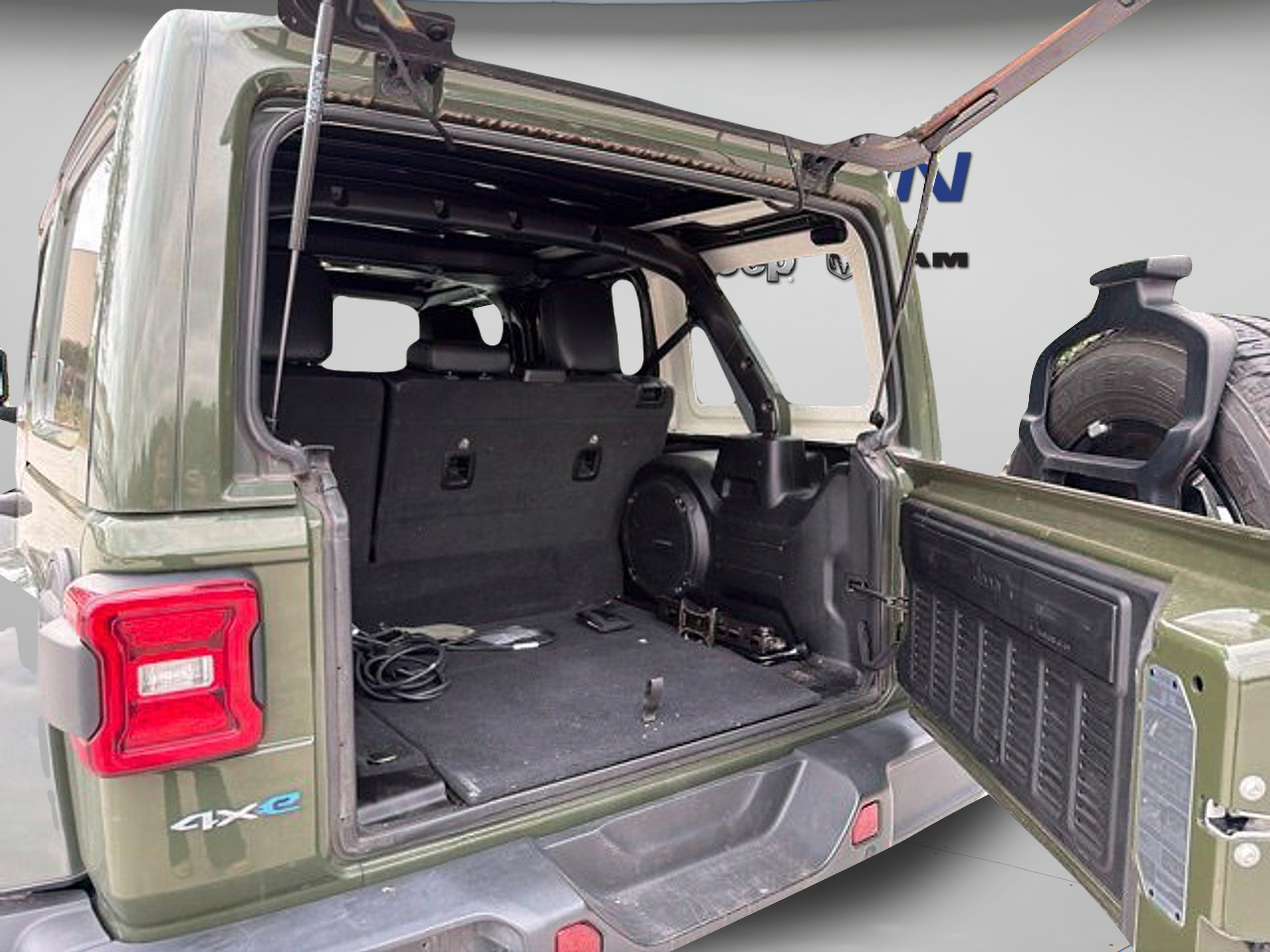Used 2021 Jeep Wrangler Unlimited Sahara w/ Cold Weather Group AWD/4WD image 9