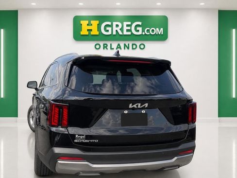 Used 2024 Kia Sorento S w/ Panoramic Sunroof Package FWD image 8