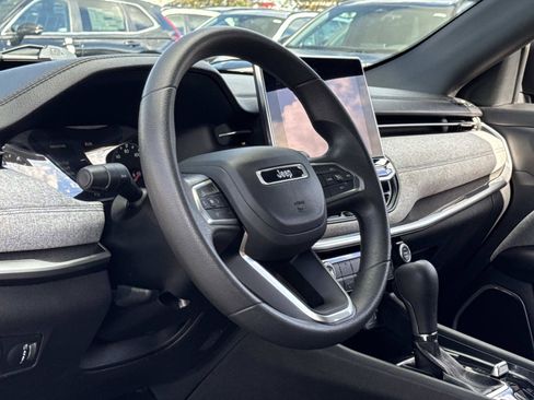 Used 2023 Jeep Compass Sport image 11