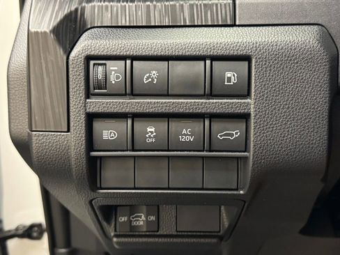 Used 2025 Toyota 4Runner 4WD image 17