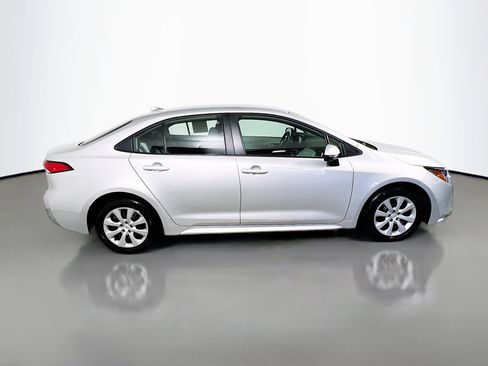 Used 2025 Toyota Corolla LE w/ Convenience Package image 3