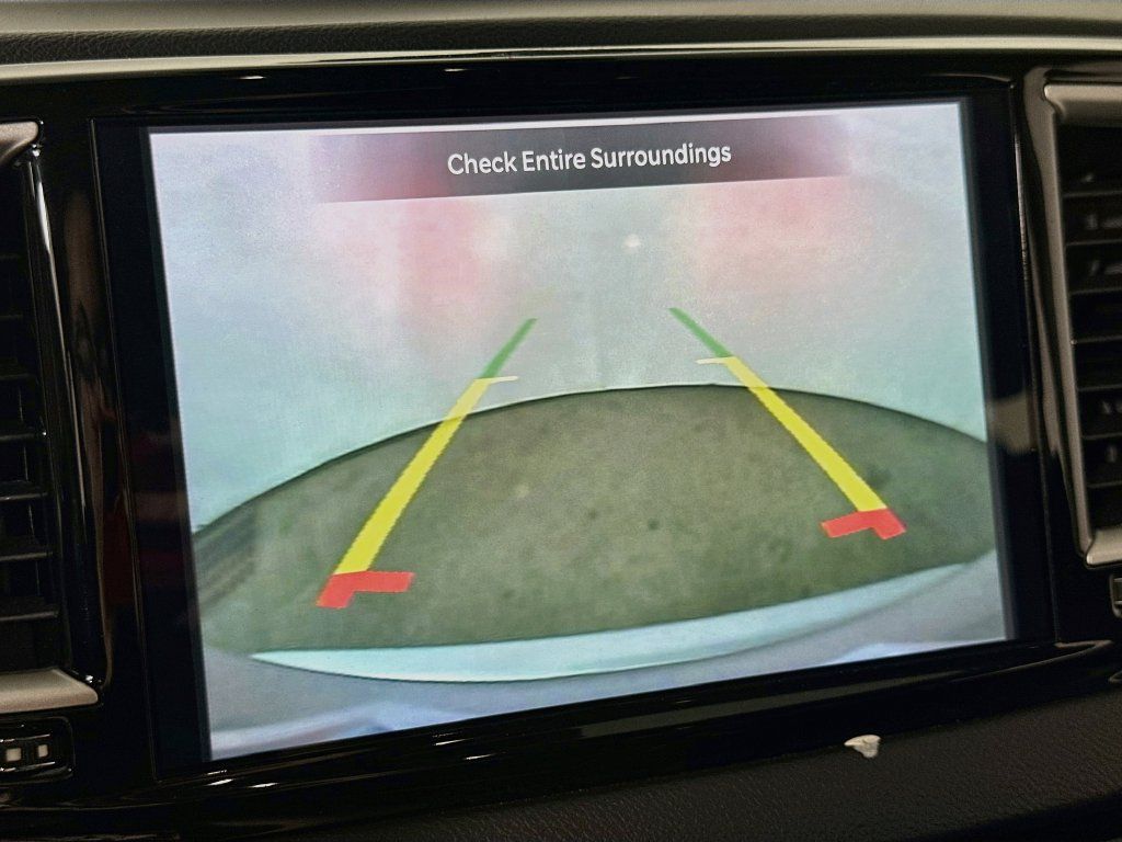Used 2024 Chrysler Pacifica Touring-L FWD image 11