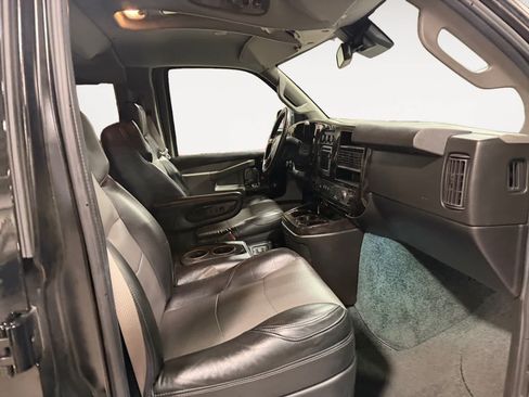 Used 2021 Chevrolet Express 2500 RWD image 16