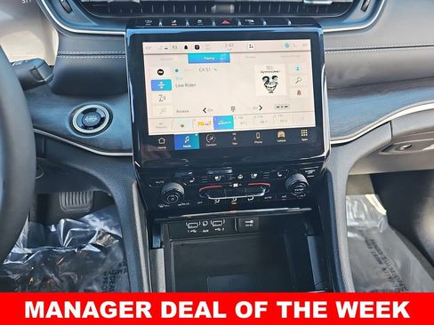 Used 2023 Jeep Grand Cherokee Limited w/ Luxury Tech Group II image 20