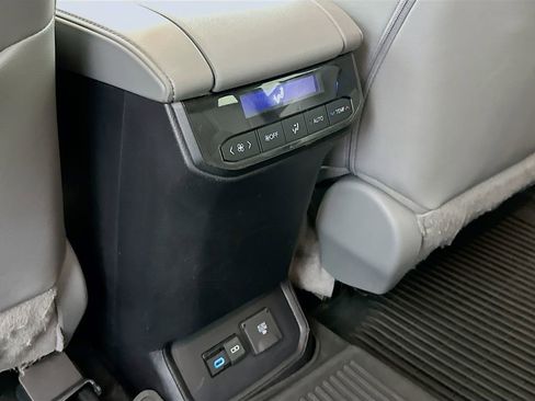 Used 2022 Toyota Highlander Limited AWD/4WD image 28