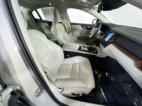 Used 2022 Volvo S60 T8 R-Design Expression w/ Premium Package image 29