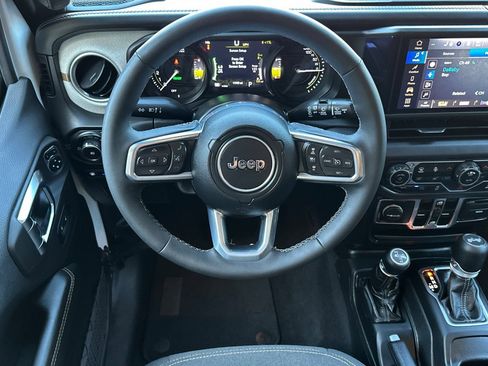 Used 2025 Jeep Wrangler Unlimited Sahara AWD/4WD image 14