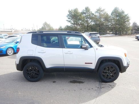 Used 2018 Jeep Renegade Trailhawk image 4