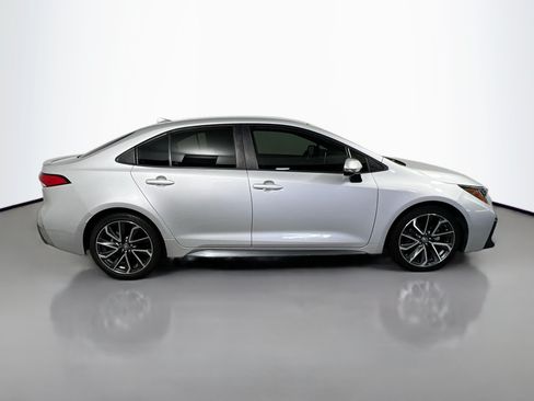 Used 2021 Toyota Corolla SE FWD image 3