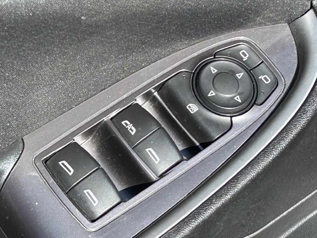 Used 2022 Chevrolet Malibu LT FWD image 27
