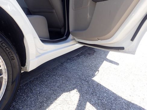 Used 2011 Ford Focus SE w/ Sedan SE Appearance Pkg FWD image 28