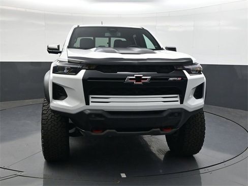 Used 2024 Chevrolet Colorado ZR2 w/ ZR2 Convenience Package III image 9