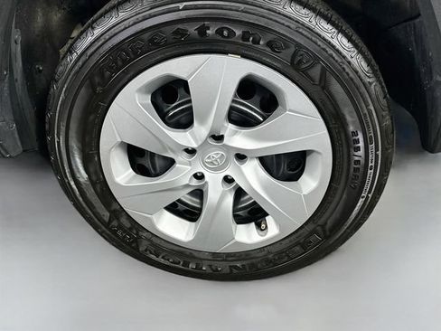 Used 2025 Toyota RAV4 LE AWD/4WD image 28