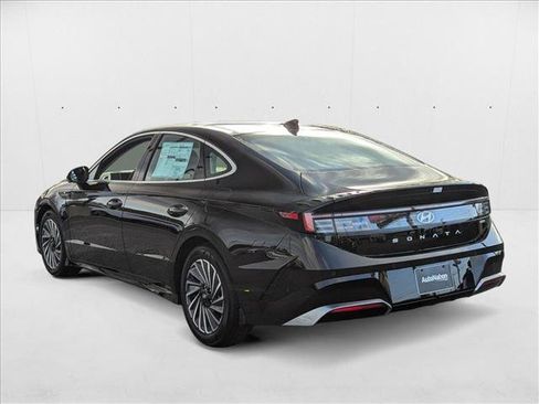 New 2025 Hyundai Sonata Limited image 8