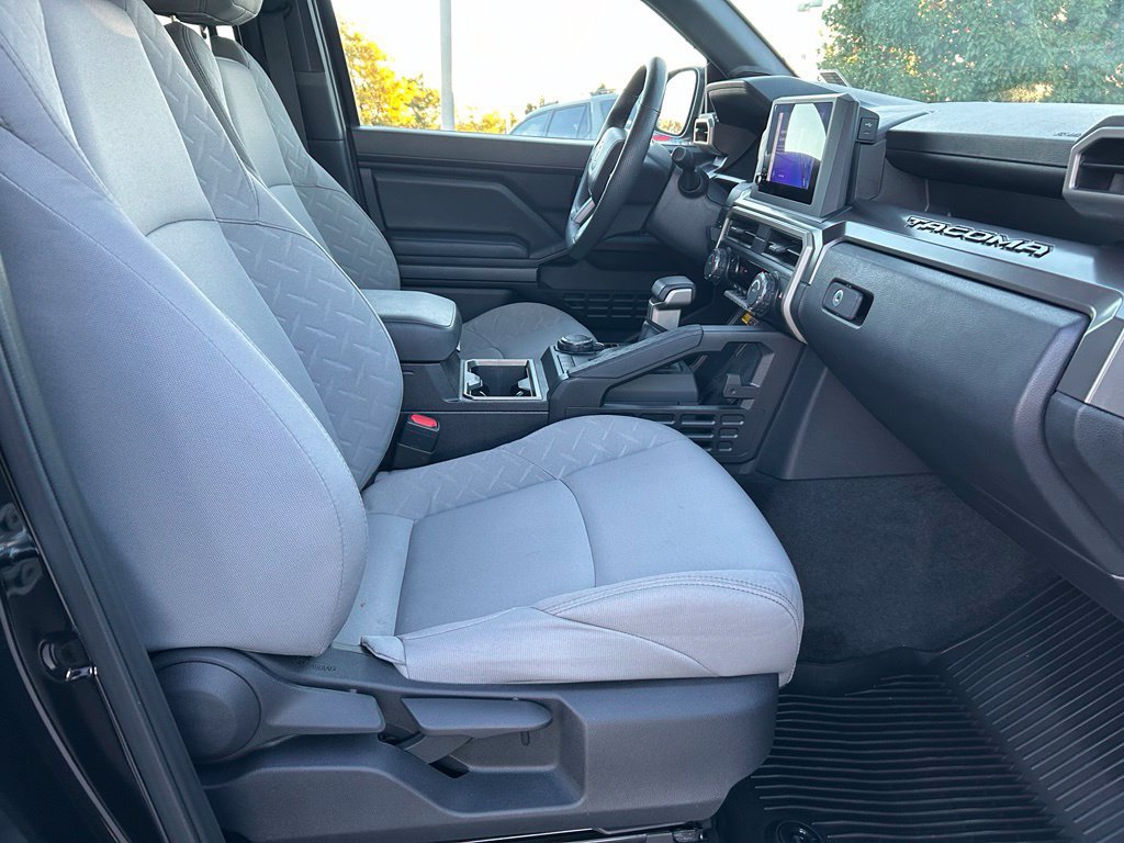 Used 2025 Toyota Tacoma SR5 AWD/4WD image 28