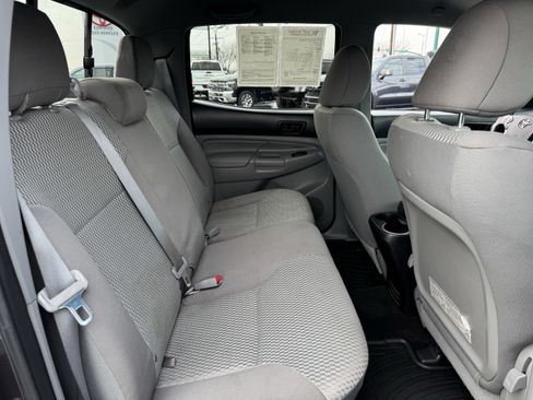 Used 2014 Toyota Tacoma PreRunner w/ SR5 Package image 32