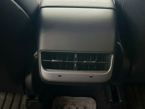 Used 2023 Tesla Model Y Long Range AWD/4WD image 27