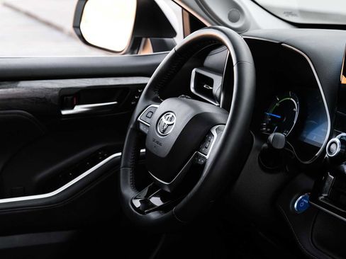 Used 2021 Toyota Highlander Platinum image 14