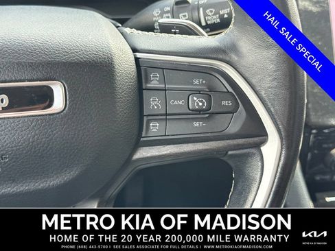 Used 2022 Jeep Grand Cherokee L Limited w/ Black Appearance Package AWD/4WD image 22